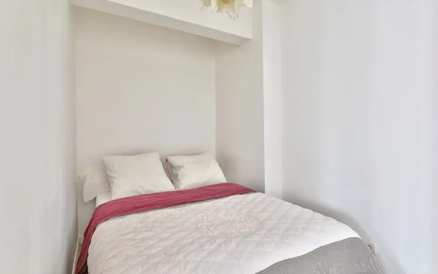 Charming 2 Room Apartment With Balcony - Paris 8ème