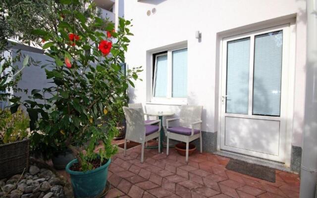 JoviZe - free parking - SA7(2)