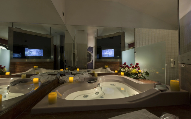 Motel K Suite A Tema & Wellness