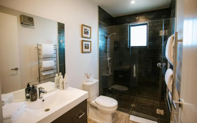Minaret Ridge - Sleeps 8 - Mountain Views