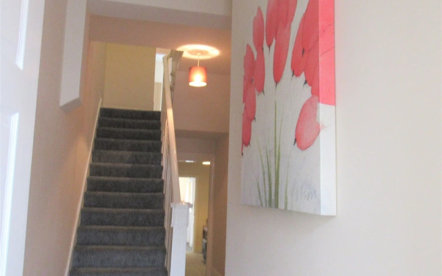 Spacious Apartment Heaton