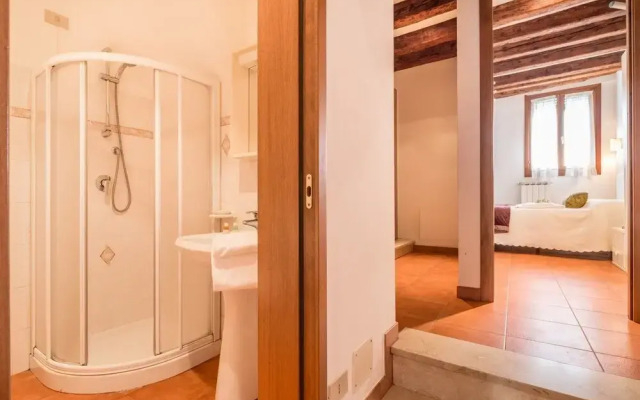 Venice Canal View Boutique Apartment