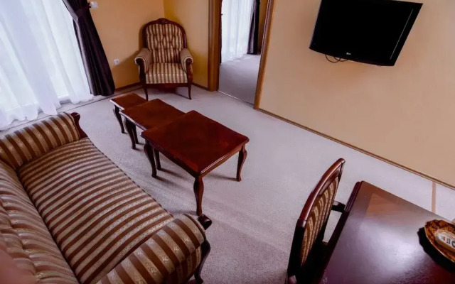 Hotel Majna