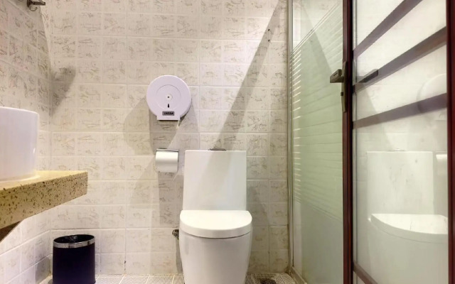 Q+ Nanxiong Xinhewan Business Hotel