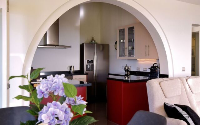 Graceful Villa in Sayalonga with Swimming Pool