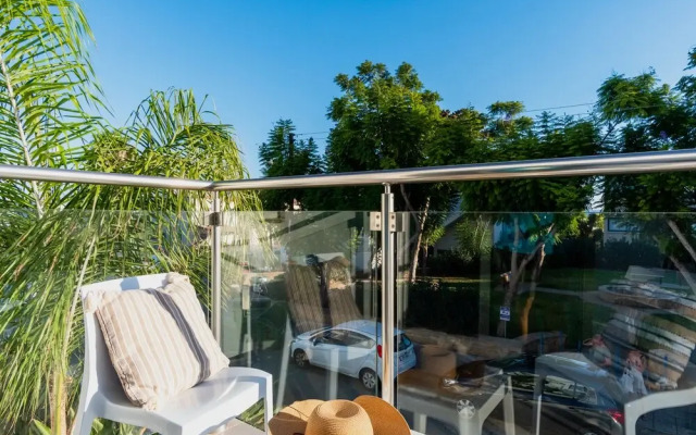 Rio Gardens - Magic 1-bdr Apt w Balcony