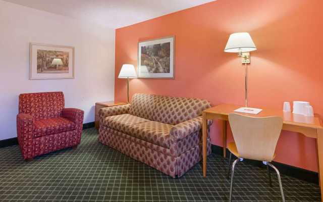 Econo Lodge Inn and Suites