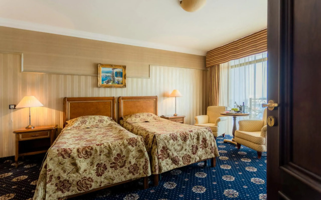 Palace-Marina Dinevi Hotel
