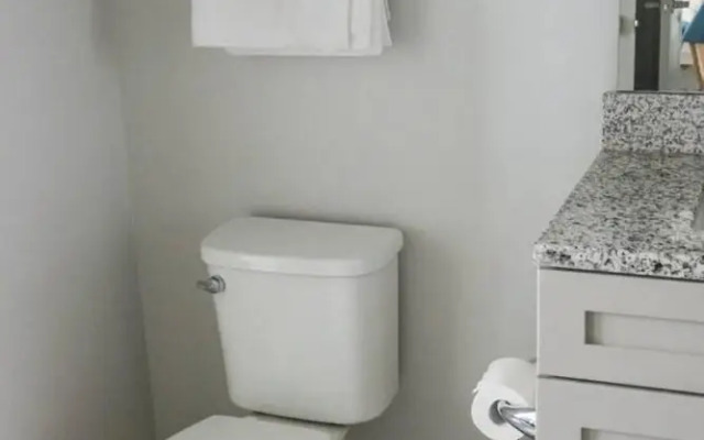 Magnificent Uptown Views In 1BR Apt