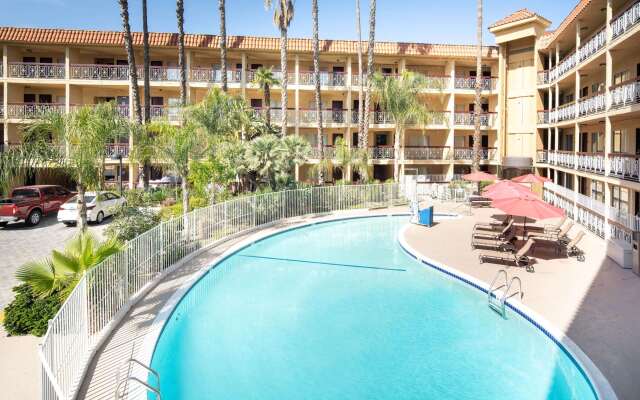 Ramada by Wyndham Burbank Airport