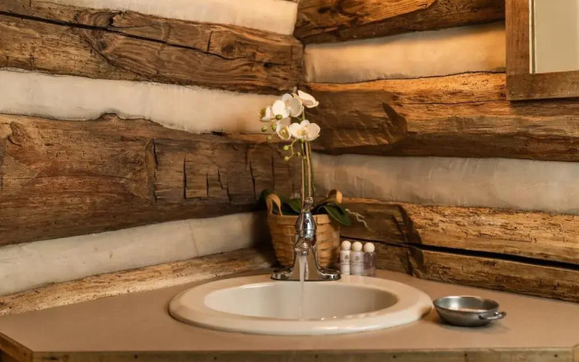 The Mast Farm Inn