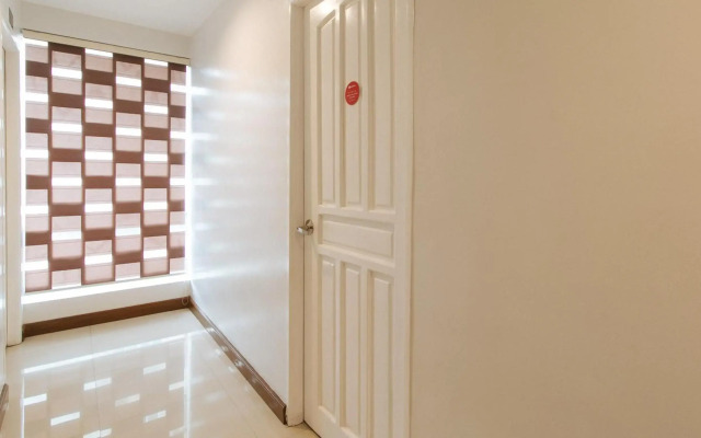 RedDoorz near Bambang Station