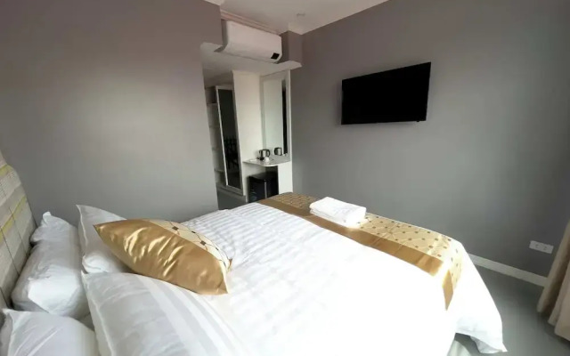 B Hotels Angeles City