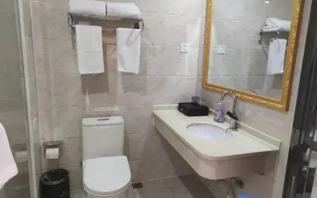 Vienna International Hotel (Yiyang Taojiang Dongfang New Town Branch)