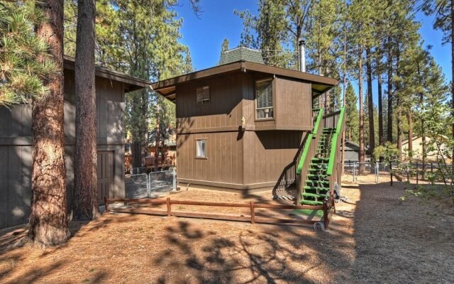 021 - Tree Fort Getaway