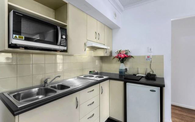 Central Brunswick Apartment Hotel