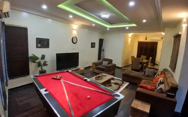DELIGHTFUL ! 3 BEDROOM TERRACE DUPLEX EN-SUITE LEKKI AIRCON WiFi