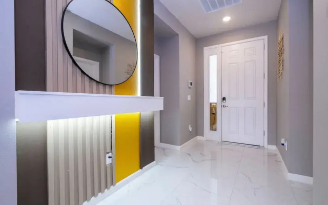 Stunning 15 Suites Close to Disney