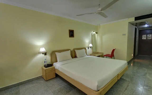 Spot On 33415 Hotel Oriental Towers