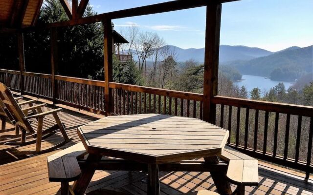 Light`s Mountain Lake Overlook