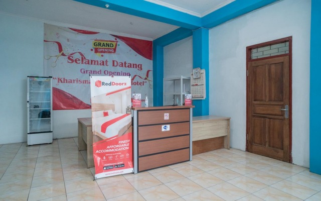 RedDoorz near RS Mitra Keluarga Waru