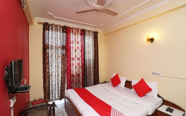 OYO 24421 Classic Hotel