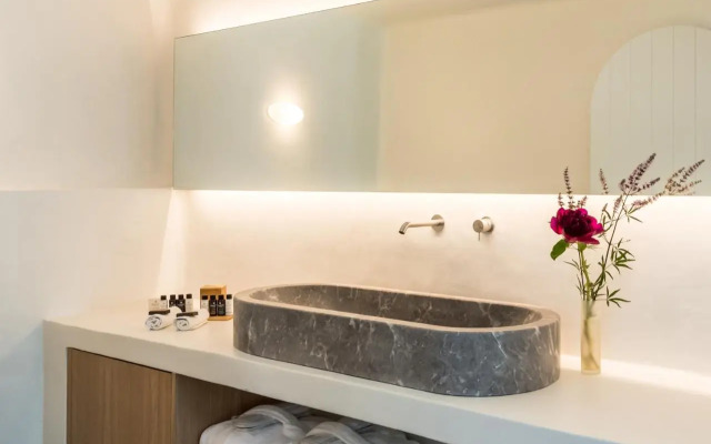 Chelidonia Luxury Suites