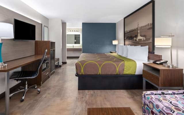 Super 8 by Wyndham Prattville Montgomery