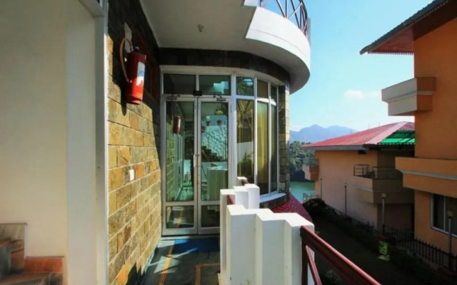 Hotel Lake Inn - A Luxury Lake View Hotel