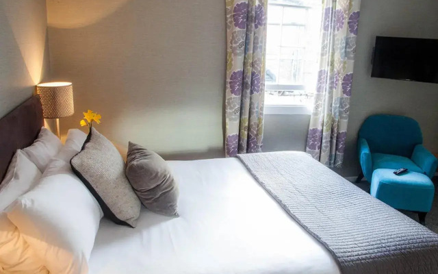 The Warwick Arms Hotel