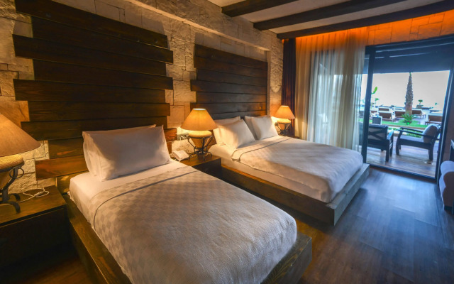 Manaspark Deluxe Hotel