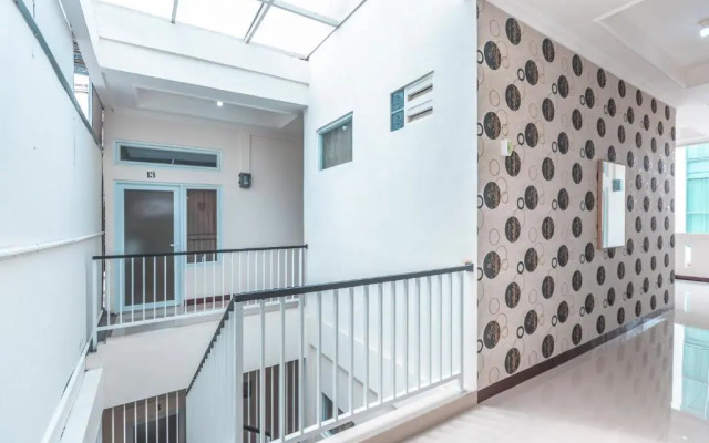 OYO Life 2658 Kost Rasyamada