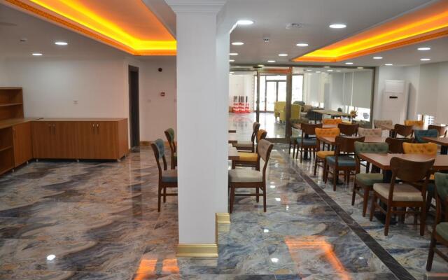 Piyes Otel