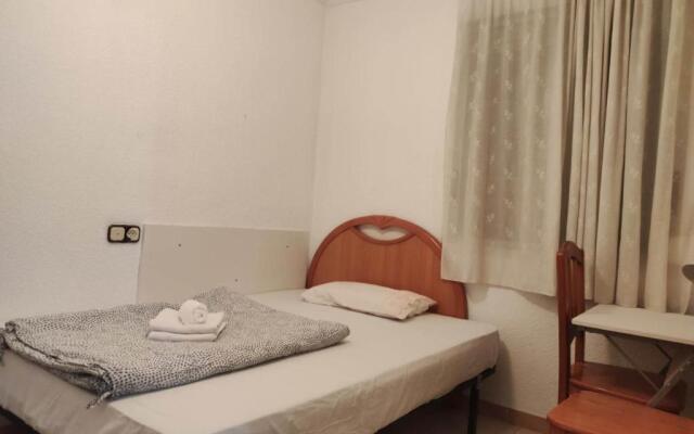 30-3- Бюджетная КОМНАТА в квартире для 2 человека, Alicante