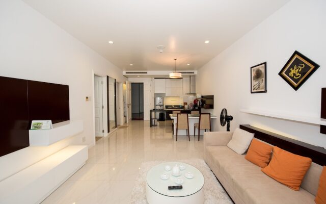 Garden view Apartment - 2 mins to beach