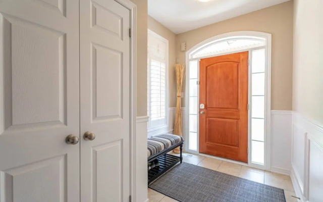 Stylish 4BR Oasis Peaceful Mississauga Location