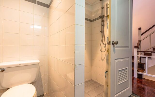 4 BR Townhouse in Great Location BSS