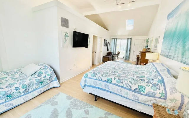 SEA Strand Court 3 #22