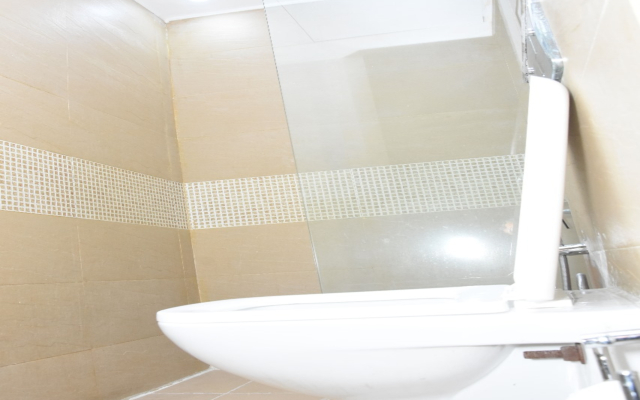 Capital O 605 Hotel Camria