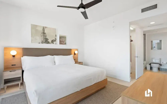 Stylish Apartments with Partial Ocean Views in Downtown