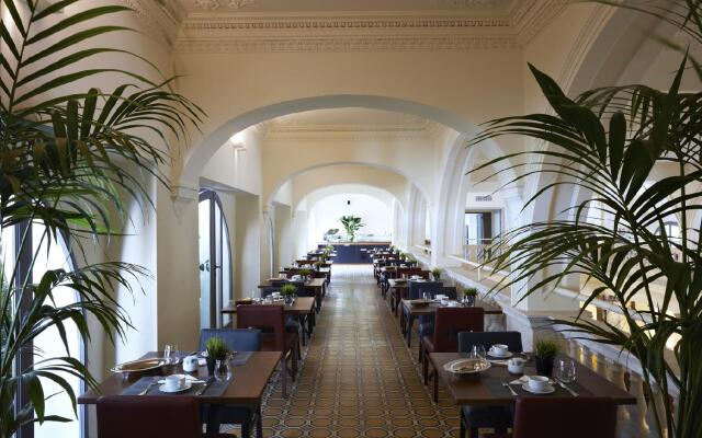 The Building Hotel 