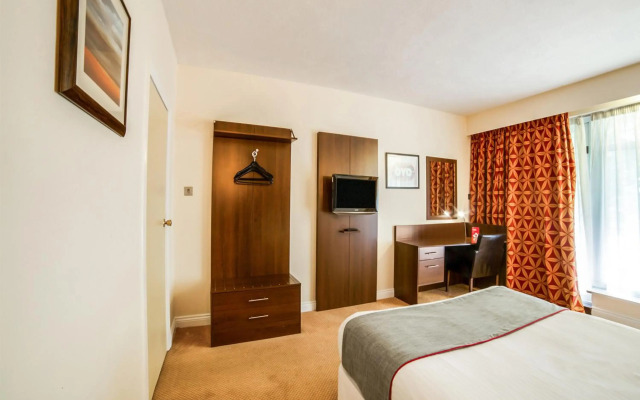 OYO The Bridge House Hotel