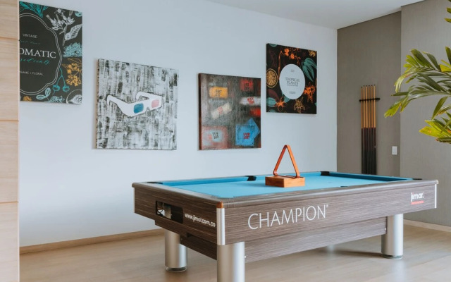 Orange Hotel