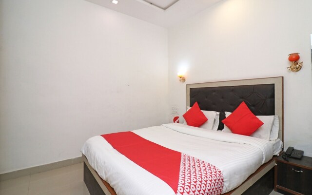OYO Flagship 24679 Hotel Green House