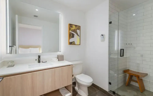 Views Apartment Near Bayfront Park