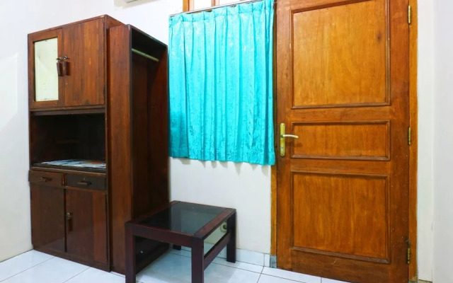 Premium Senen Guesthouse - Female Only