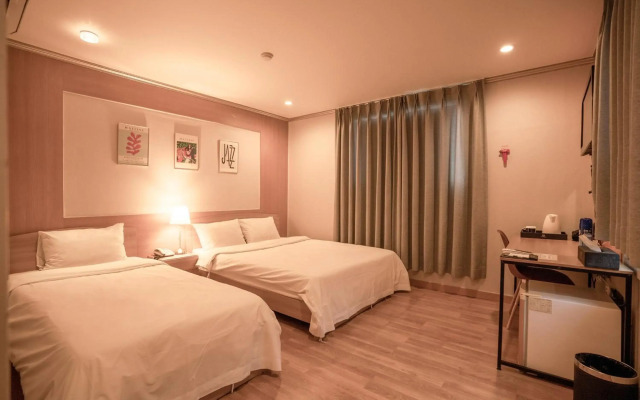 Royal International Hotel