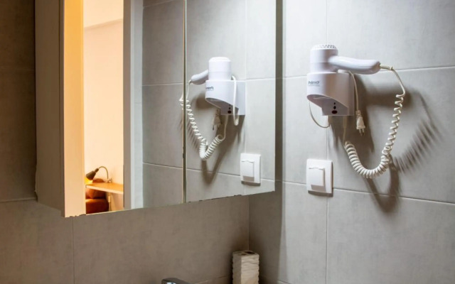 Ermou 18 Mosaics boutique aprtm in Parliament square