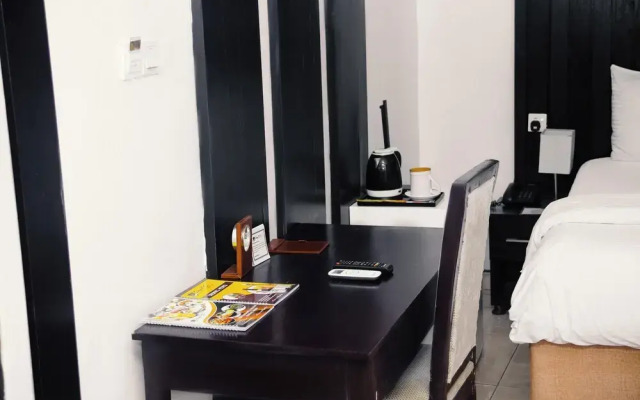 Royal Crest hotel and suite
