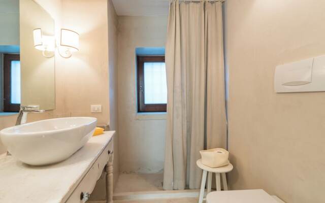 Elegant Farmhouse With Swimming Pool - Beahost